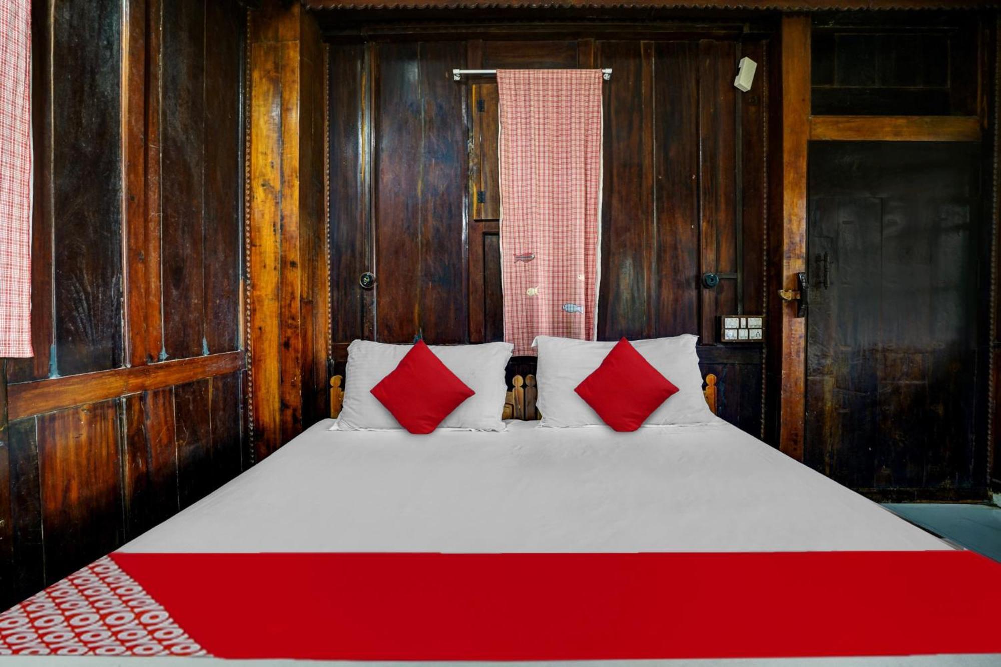 Oyo Flagship Meadow View Inn Теккади Экстерьер фото