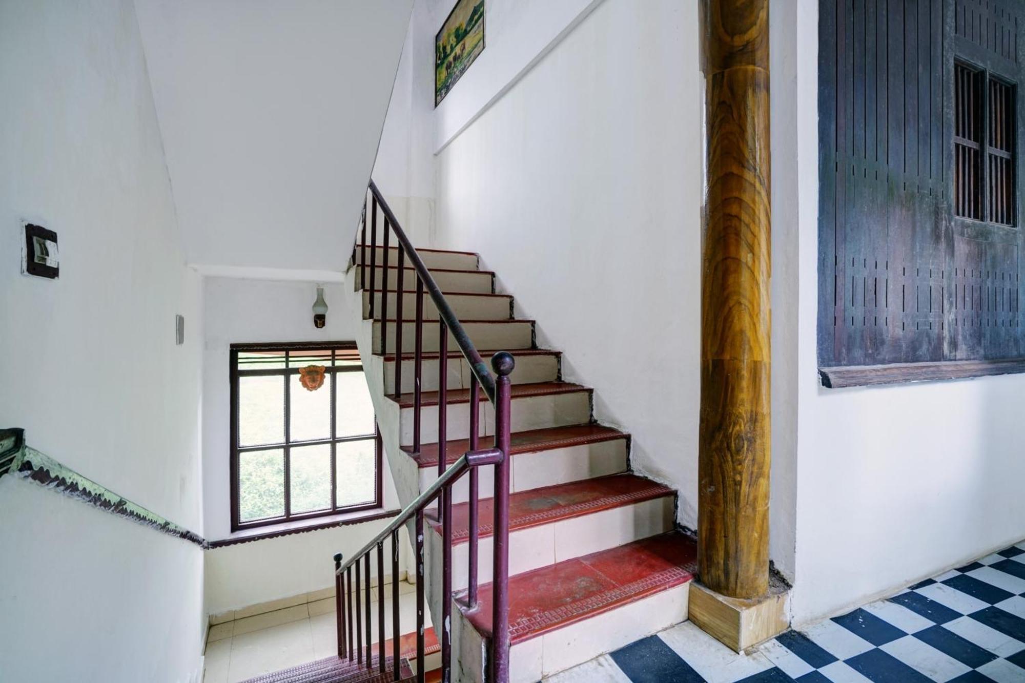 Oyo Flagship Meadow View Inn Теккади Экстерьер фото