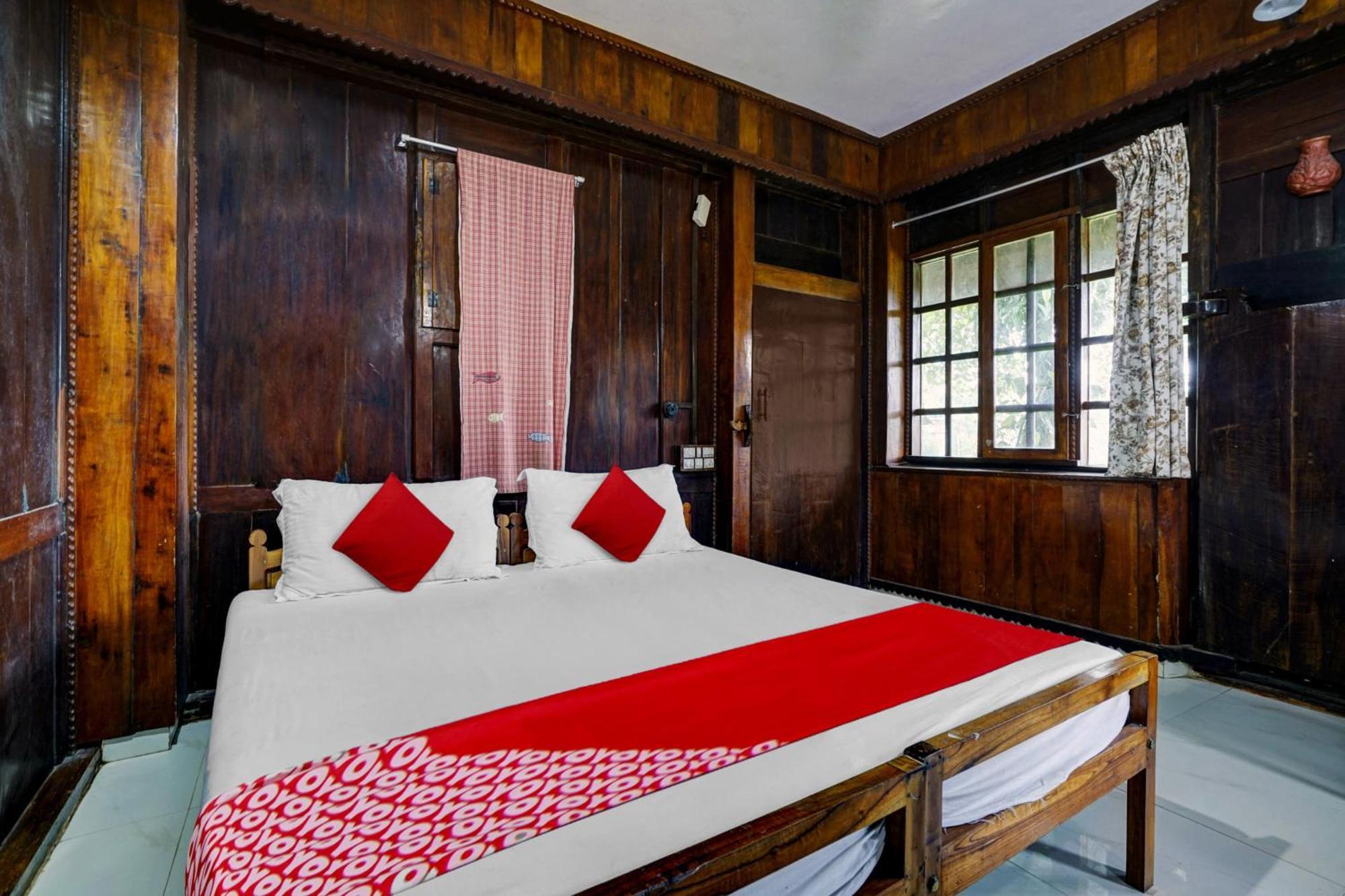 Oyo Flagship Meadow View Inn Теккади Экстерьер фото