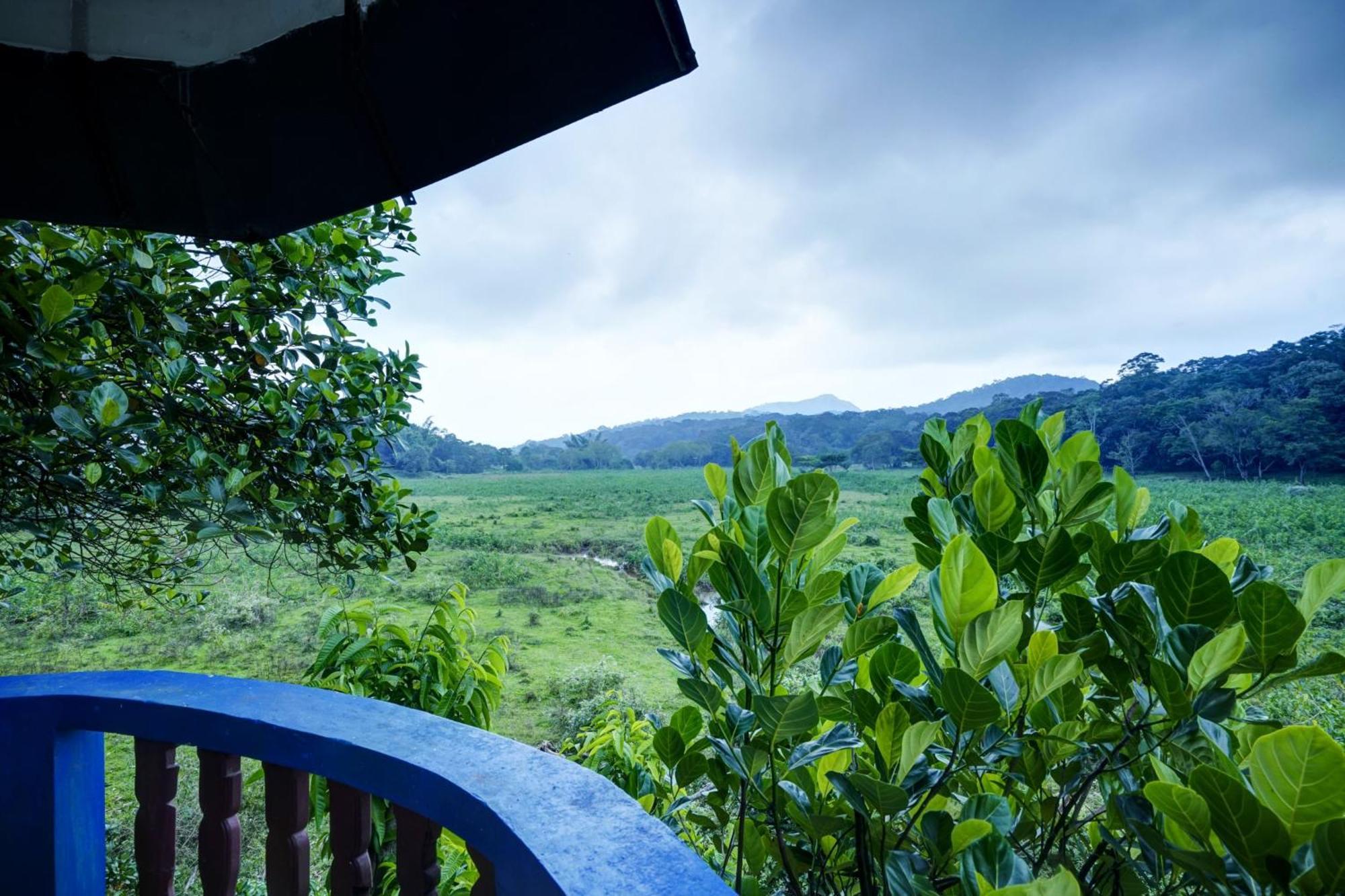 Oyo Flagship Meadow View Inn Теккади Экстерьер фото