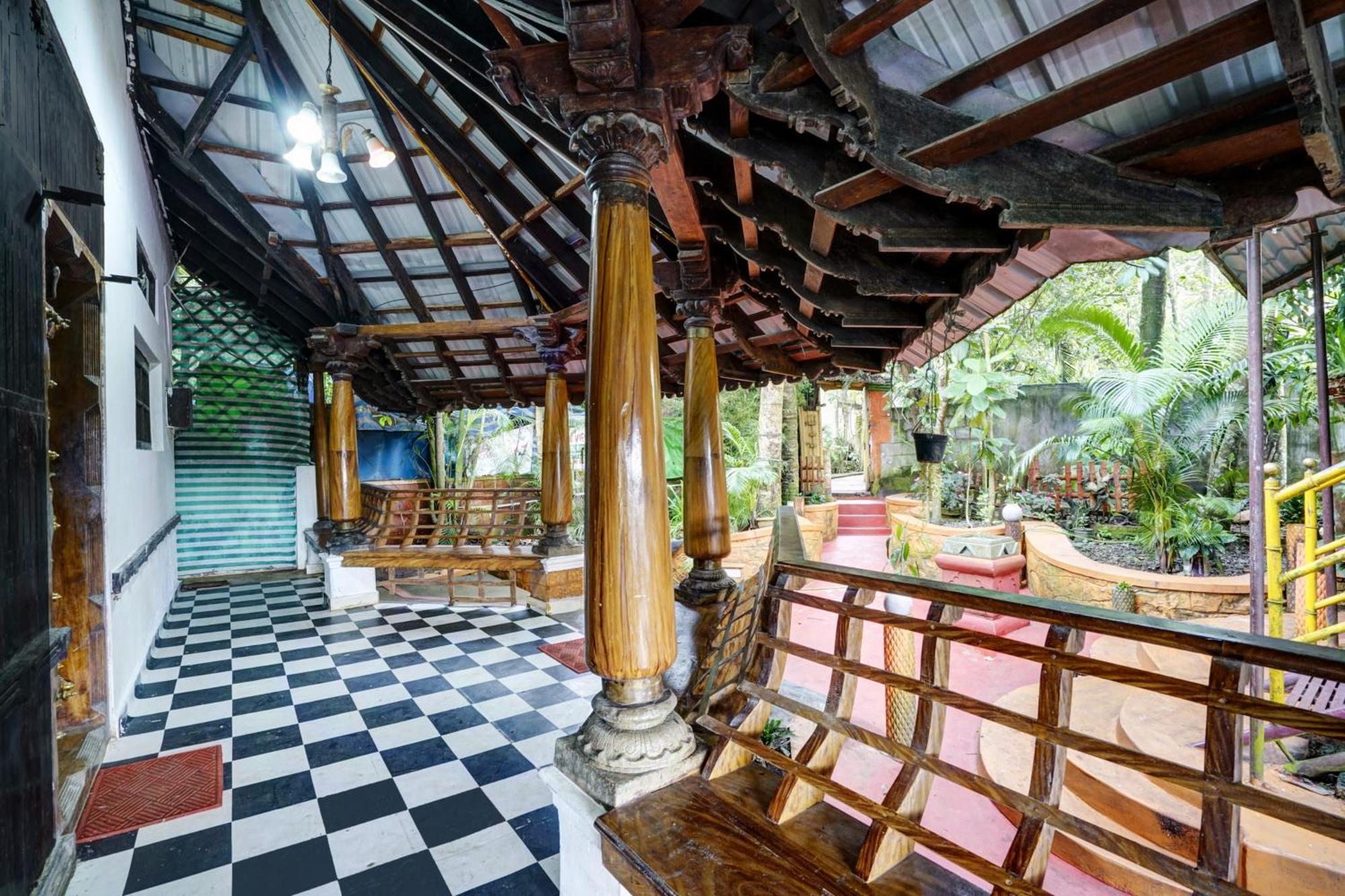 Oyo Flagship Meadow View Inn Теккади Экстерьер фото