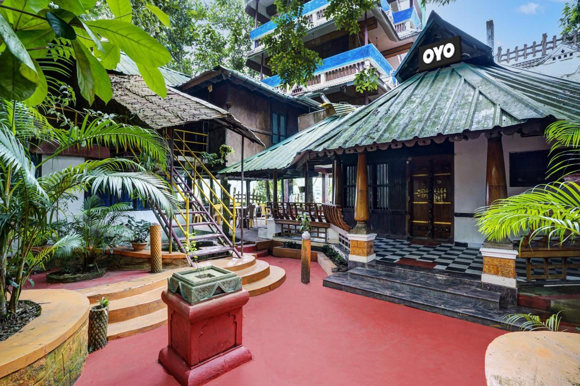 Oyo Flagship Meadow View Inn Теккади Экстерьер фото